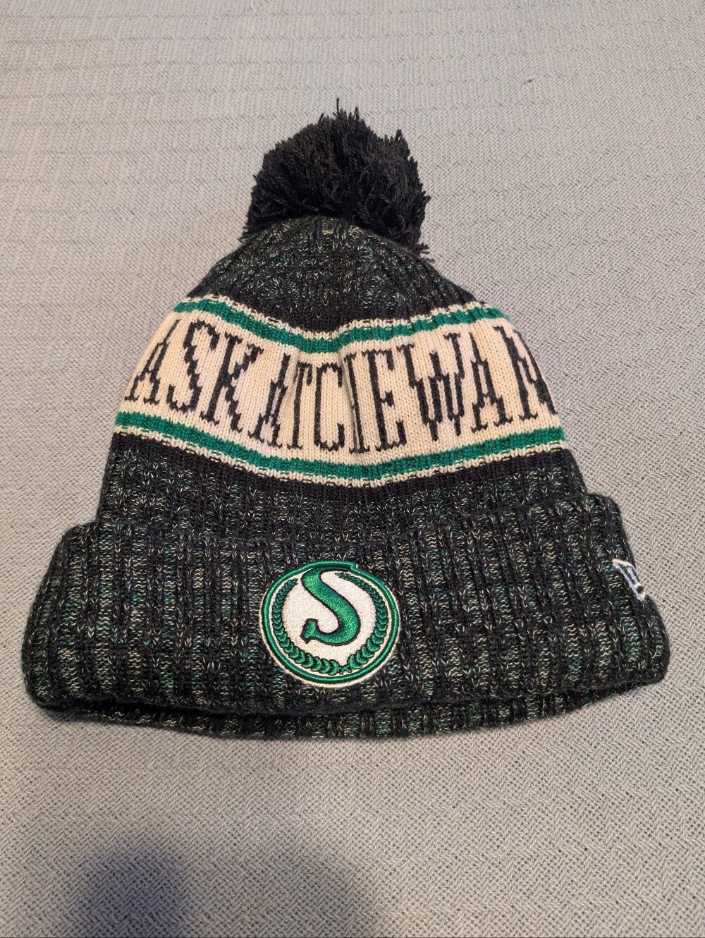 Saskatchewan Roughriders CFL New Era Winter Cuffed Knit Pom Hat Cap OSFA